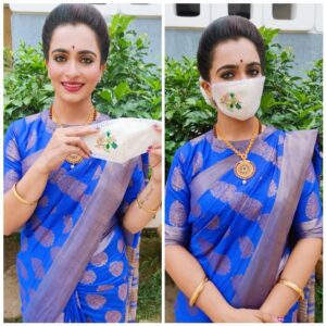 Archana Ananth Instagram - You're still not wearing a MASK😷You're part of the problem..
Wearing a face MASK is better than wearing a VENTILATOR 🙄🙄
👍STAY SAFE👍
.
.
.
.
.
Mask: @dithya_sai_fashions 
#karthikadeepam #starmaa #muddulakshmi #starsuvarna #mask #staysafe #stayhealthy #staystrong #goodvibes #positivevibes #saree #jewellery #hyderabad #bangalore
