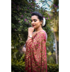 Archana Ananth Instagram - ❣️Never blame the clown for acting as a clown, Ask yourself why you keep going to the CIRCUS❣️
Pc:@y_o_g_e_s_h_r_g_o_w_d_a 
,
,
,
,
#muddulakshmi #karthikadeepam #starmaa #starsuvarna #makeup #lights #camera #action #actor #fan