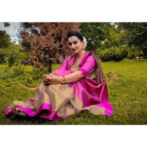 Archana Ananth Instagram - ❣️Be such a good soul that people crave for your vibes..❣️
PC: @vicky_hairstylist_official 
.
.
.
.
.
.
#karthikadeepam #muddulakshmi #starmaa #starsuvarna #makeup #lights #camera #action #actor #loveyourself #happy #saree #jewellery #oneplus #positivevibes #positivity #goodvibes #bangalore #hyderabad
