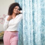 Archana Kumar Instagram - கனவிலும் நினைக்கல வாழ்க்க தான் மாறுது ஓஓ… கை பிடி இடுக்குல காதலும் ஏறுது🤍✨ . . . 📸: @provoke_kannan