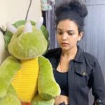 Archana Kumar Instagram - Vaanga oru reel panalam nu elarayum kupten orutharum varala🤷🏻‍♀️ Adhan en DINO va vechu paniten 🦖 Nalla performer nga avan😁 . . . #archu #archusreels #archana #archanakumaar #archuanddino #showsomelovetodino #dinonme #vadivelu #vadivelucomedy #somemidnightmadness #reelsinstagram #reelitfeelit #ishtathukuhashtags😂