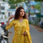 Archana Kumar Instagram - காதலன் ஆணைக்கு காத்திருப்பேன் கைக்கெட்டும் தூரத்தில் பூத்திருப்பேன்🧡✨ 📸: @provoke_kannan 👗: @rdtrendsetters