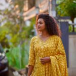 Archana Kumar Instagram - காதலன் ஆணைக்கு காத்திருப்பேன் கைக்கெட்டும் தூரத்தில் பூத்திருப்பேன்🧡✨ 📸: @provoke_kannan 👗: @rdtrendsetters