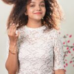 Archana Kumar Instagram - Bit’u bit’u🤭😂 . . . Do watch the full video at Araathi youtube channel Link in my bio #curly #curlyhairgirl #curlyhairproblems #curlyhairroutine #selftroll #girlwiththecurl #archu #archusreels #archana #archanakumaar #araathi #youraraathi #araathiyoutubechannel #priyanka #priyankaroboshankar #rowdybaby #narikootam #wirally #wirallytamil #tamada #tamadamedia #tamadamediatamil