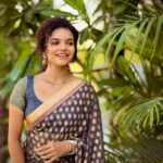 Archana Kumar Instagram - 🩶✨ . . . Angel oda inoru saree um thiruditen🤣 @angelmakeoverartistry Edited by enaku vaaitha adimai🤭 @shiva_anand_makeup_artist