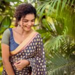 Archana Kumar Instagram - 🩶✨ . . . Angel oda inoru saree um thiruditen🤣 @angelmakeoverartistry Edited by enaku vaaitha adimai🤭 @shiva_anand_makeup_artist