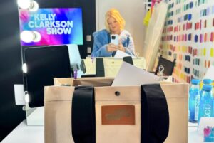 Arden Myrin Instagram - I’m so excited! I will be on @kellyclarksonshow tomorrow with the most delightful person on the planet Miss @kellyclarkson herself! Check your local listings or set your DVR’s! I’ll be talking about my @primevideo movie @stepasidethemovie 

Styling @cassymeier_stylist 
👗: @shoprhode 
Jewelry: @hirotakajewelry & @lorenstewart 
H/mu: the fabulous @ericvosburg 
👠: @zara 
@42west