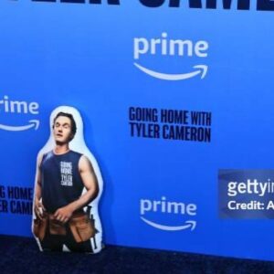 Arden Myrin Instagram - Just a coupla gals living the dream with a @tylerjcameron doll at the #goinghomewithtylercameron premiere party for @primevideo.

Styling @cassymeier_stylist 
💄: @jesuisleprince 
Hair: @caitlinkrenzbeauty 
Clothes @alc_ltd & @zara 
@hirotakajewelry & @lorenstewart 

@gettyimages & @victoriasirakovaphotographer