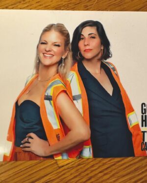 Arden Myrin Instagram - Just a coupla gals living the dream with a @tylerjcameron doll at the #goinghomewithtylercameron premiere party for @primevideo.

Styling @cassymeier_stylist 
💄: @jesuisleprince 
Hair: @caitlinkrenzbeauty 
Clothes @alc_ltd & @zara 
@hirotakajewelry & @lorenstewart 

@gettyimages & @victoriasirakovaphotographer