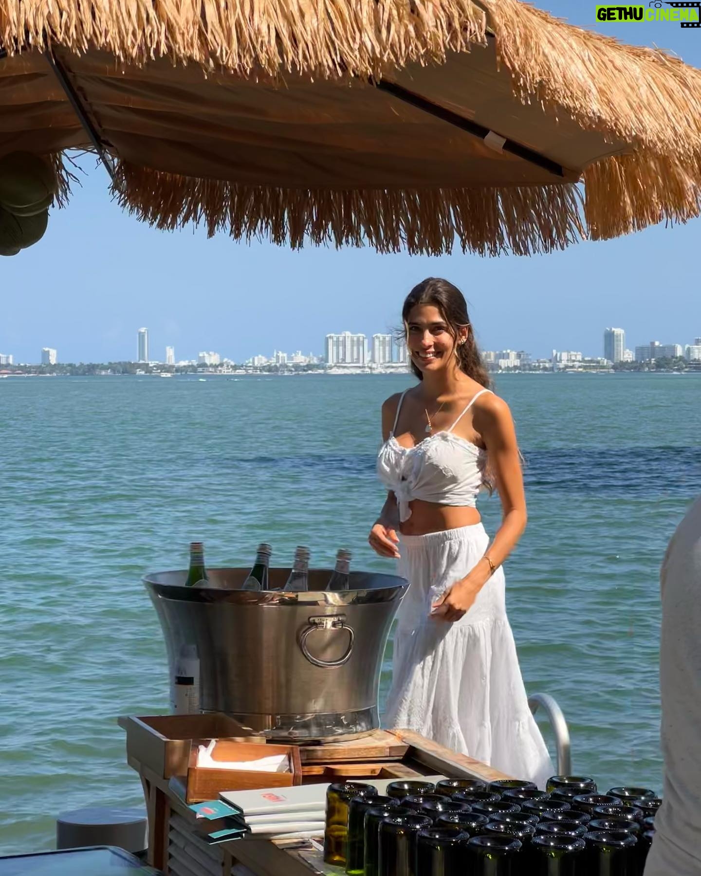 Ariadna Romero - 6.2K Likes - 🌴🥥🌼