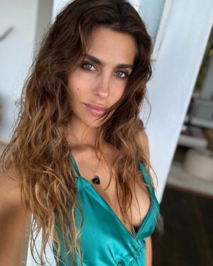 Ariadna Romero Instagram - It’s a beautiful day 🎶🥰🌴