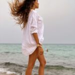 Ariadna Romero Instagram - “Prendete la vita con leggerezza, che leggerezza non è superficialità, ma planare sulle cose dall’alto, non avere macigni sul cuore”