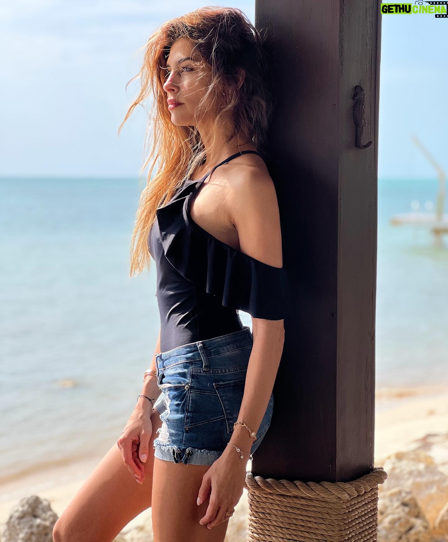 Ariadna Romero Instagram - “Life’s roughest storms prove the strength of our anchors” #cuba160miles