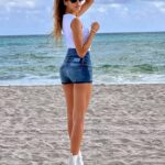 Ariadna Romero Instagram - “Empecemos con un beso; nos fuimos sin despedirnos.” • • • • • #miami @stoktonshoes