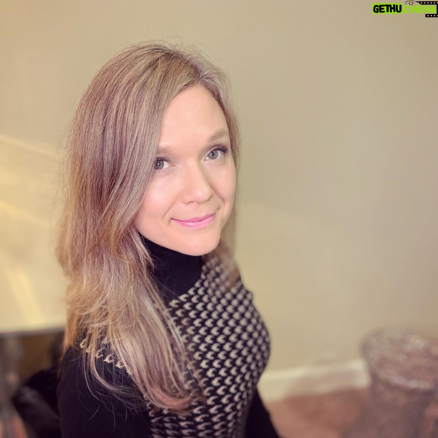 Ariana Richards - 3.2K Likes - Thinking of you all and being grateful for how lucky we are, today. Praying for a better world š ā„ļø
ā¢
ā¢
ā¢
#arianarichards