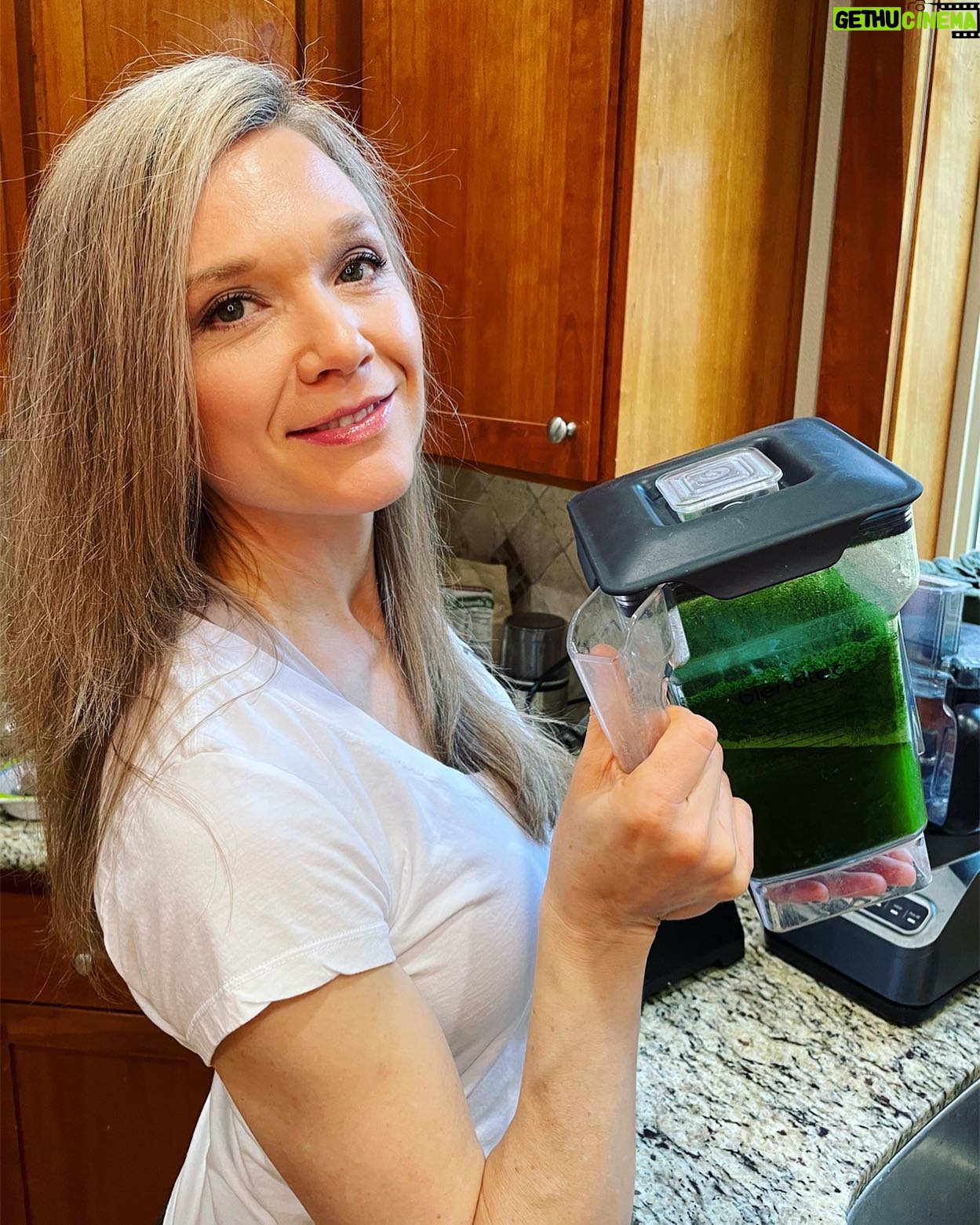 Ariana Richards - 2.9K Likes - Morning swamp juice⦠Apologies, āgreen drink.ā Breakfast of champions and amphibians. This stuff better be worth it š¬š
ā¢
ā¢
ā¢
ā¢
#arianarichards
#artist
#jurassicpark
#jurassicworld