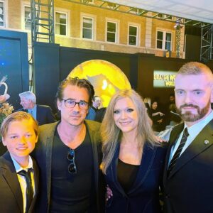 Ariana Richards Instagram - And finally, we found another Dubliner - the man himself, Colin Farrell #colinfarrell 🇮🇪☘️💚
•
•
•
•
#arianarichards 
#jurassicworld 
#jurassicworlddominion 
#jurassicpark 
#thebatman