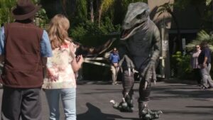 Ariana Richards Instagram - Blue is a lot sweeter than I remember some of her other family members being. @unistudios @amblin #jurassicworld #fallenkingdom #jurassicpark #jurassicpark25