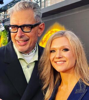 Ariana Richards Instagram - The man, the myth, the incomparable @jeffgoldblum . If style were to incarnate, it would absolutely be you 🤩
•
•
•
💄 @kellygoldsackmakeup 
#arianarichards 
#jeffgoldblum 
#jurassicworld 
#jurassicworlddominion 
#jurassicpark
