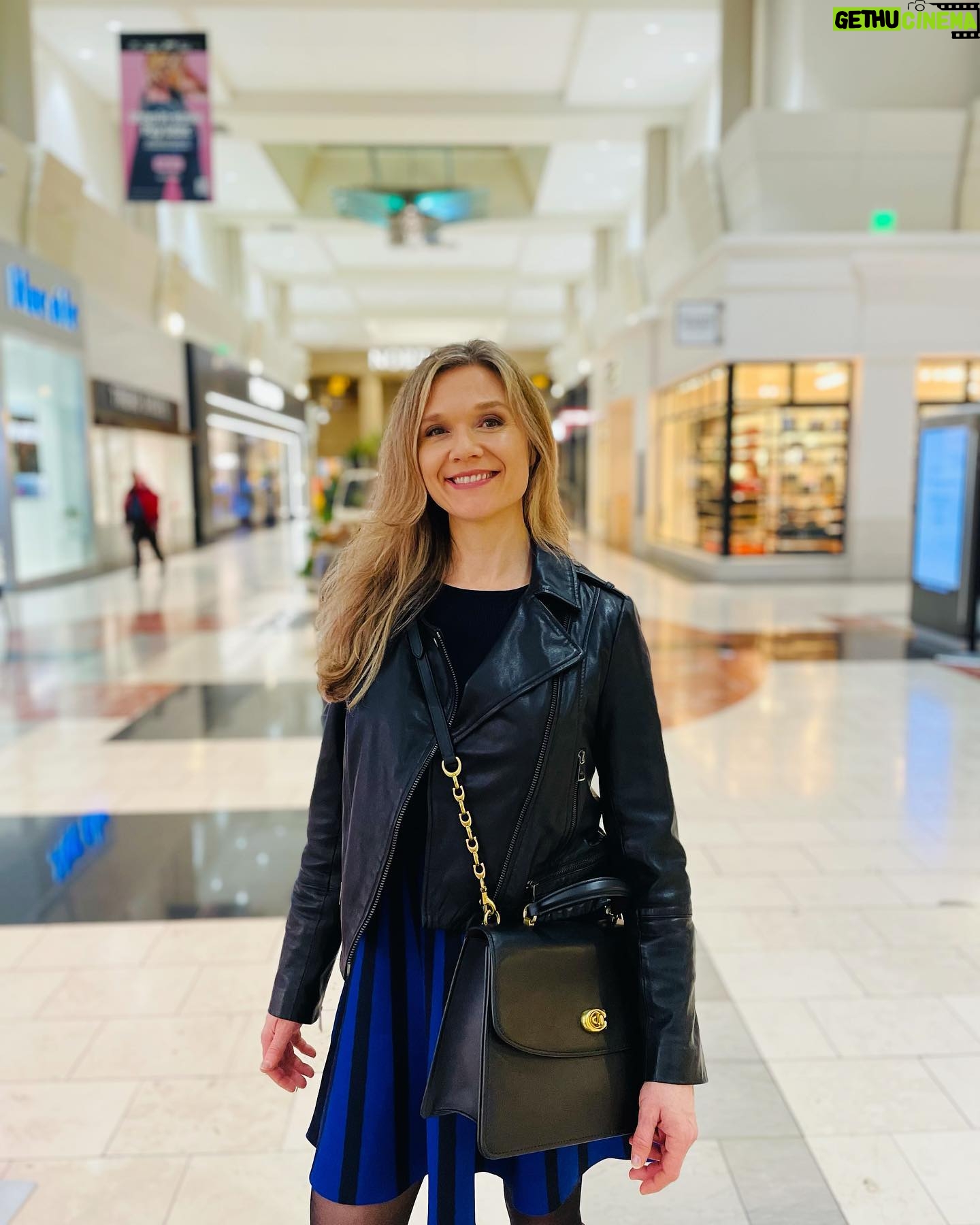 Ariana Richards - 3.3K Likes - Happy Wednesday, all! I may or may not be dodging work⦠This photo is nothing more than circumstantial evidence.š¬šā„ļø
ā¢
ā¢
ā¢
ā¢
#arianarichards
#artist
#tedbaker
#tedbakerlondon