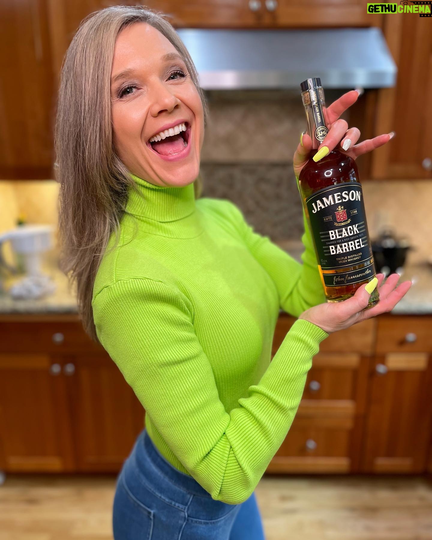 Ariana Richards - 3.3K Likes - A day of fun festivities and responsible alcohol consumption for many. Or as my Irish husbandās mates would sayā¦everyday! ššāļø
Happy St. Patrickās Day, all!! Please be safe and sensible.
FYI: In love with my green @adidas Ivy Park (@weareivypark @beyonce) top ššš
ā¢
ā¢
ā¢
ā¢
#arianarichards
#artist
#saintpatricksday
#stpatricksday
#adidas
#ivypark
#jurassicpark
#jurassicworld