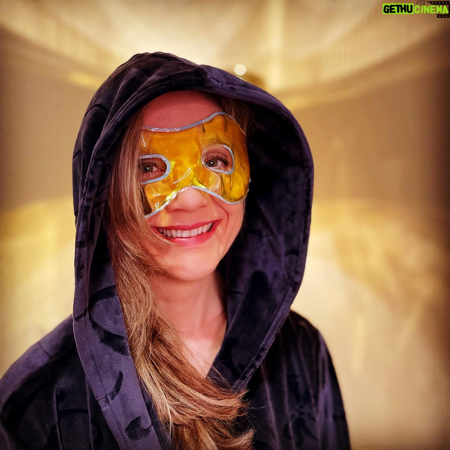 Ariana Richards - 3.2K Likes - No, I havenāt become a vigilante (ā¦or have I?). Wonderful spa day thanks to @beekman1802 !!! Sending love to you guys and the baby goats!
#beekman1802 #kindnessismysuperpower #crueltyfree