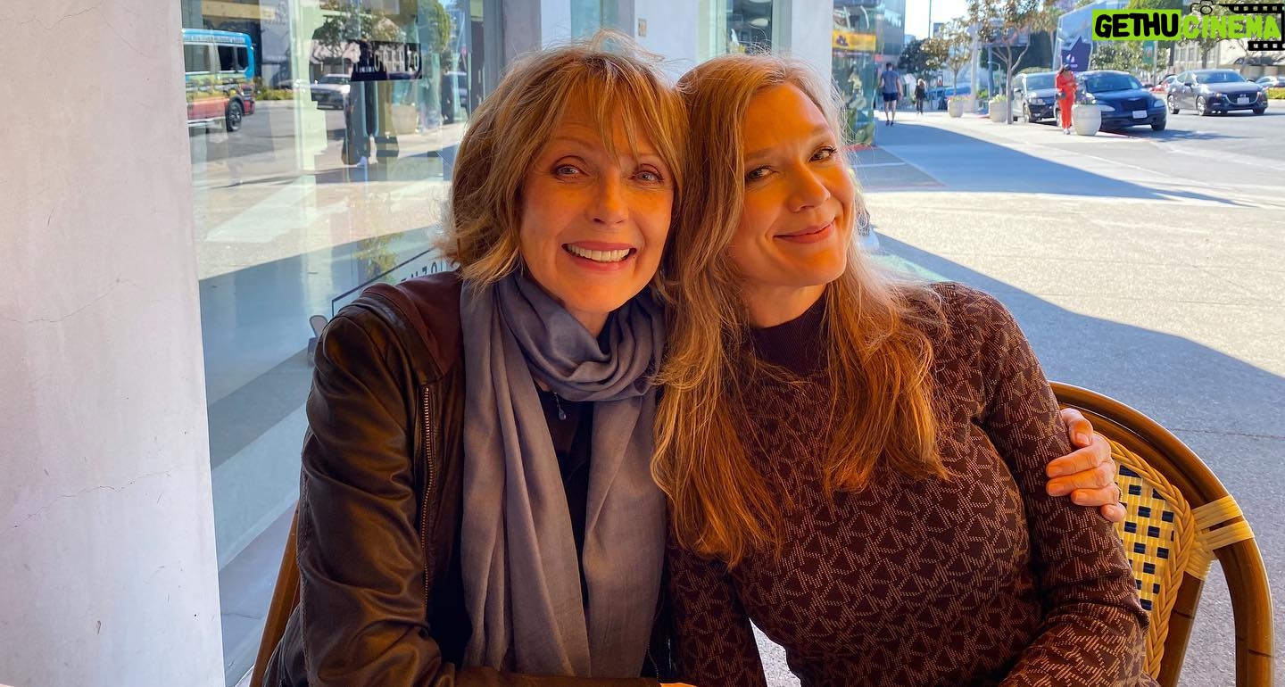 Ariana Richards - 4.1K Likes - All-round Superstar, @goldenglobes winner, and life-long friend, @susieblakely
I first met Susie on the set of the 1990 movie, The Incident, and we've been friends ever since. Where does the time go?? Love you, Susie!!
ā¢
ā¢
ā¢
ā¢
#arianarichards
#susieblakely
#susanblakely
#artist
#jurassicworld
#jurassicpark
#goldenglobes