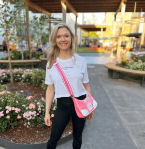 Ariana Richards Instagram - End of summer 2 ❤️
Goodbye warm weather! 
•
•
•
•
#arianarichards 
#artist