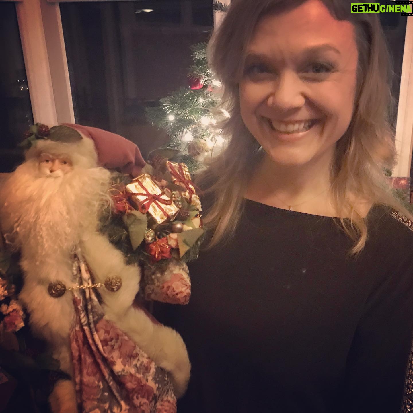 Ariana Richards - 3.1K Likes - Merry Christmas and Happy Holidays to everyone!! May this time be an interlude filled with warmth, love, and unexpected joys!!