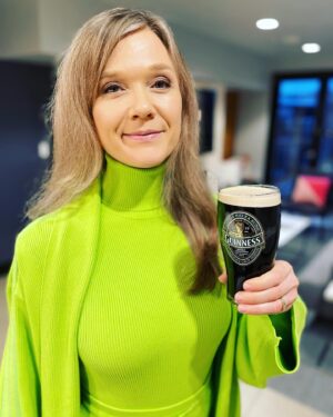 Ariana Richards Instagram - I hope you all had a brilliant St. Paddy’s Day weekend! Love from me and my Irish family 💚☘️🇮🇪
•
•
•
•
#arianarichards 
#saintpatricksday 
#stpatricksday 
#guinness