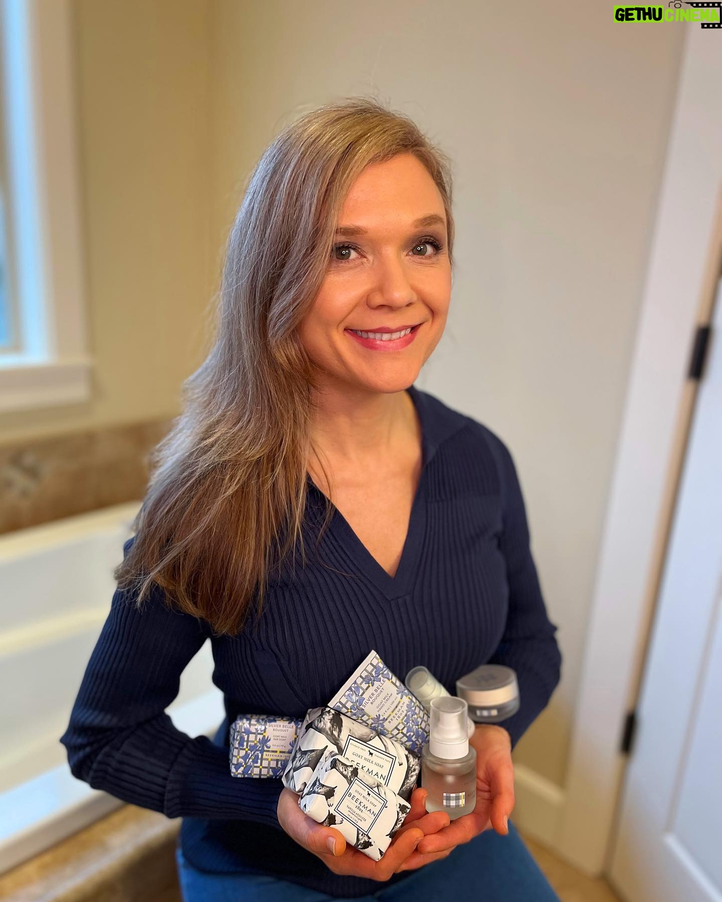Ariana Richards - 2.7K Likes - Springtime with @beekman1802 ! Thank you @jerschmitz !!!!
ā¢
ā¢
ā¢
#arianarichards #jurassicworld #jurassicpark #artist