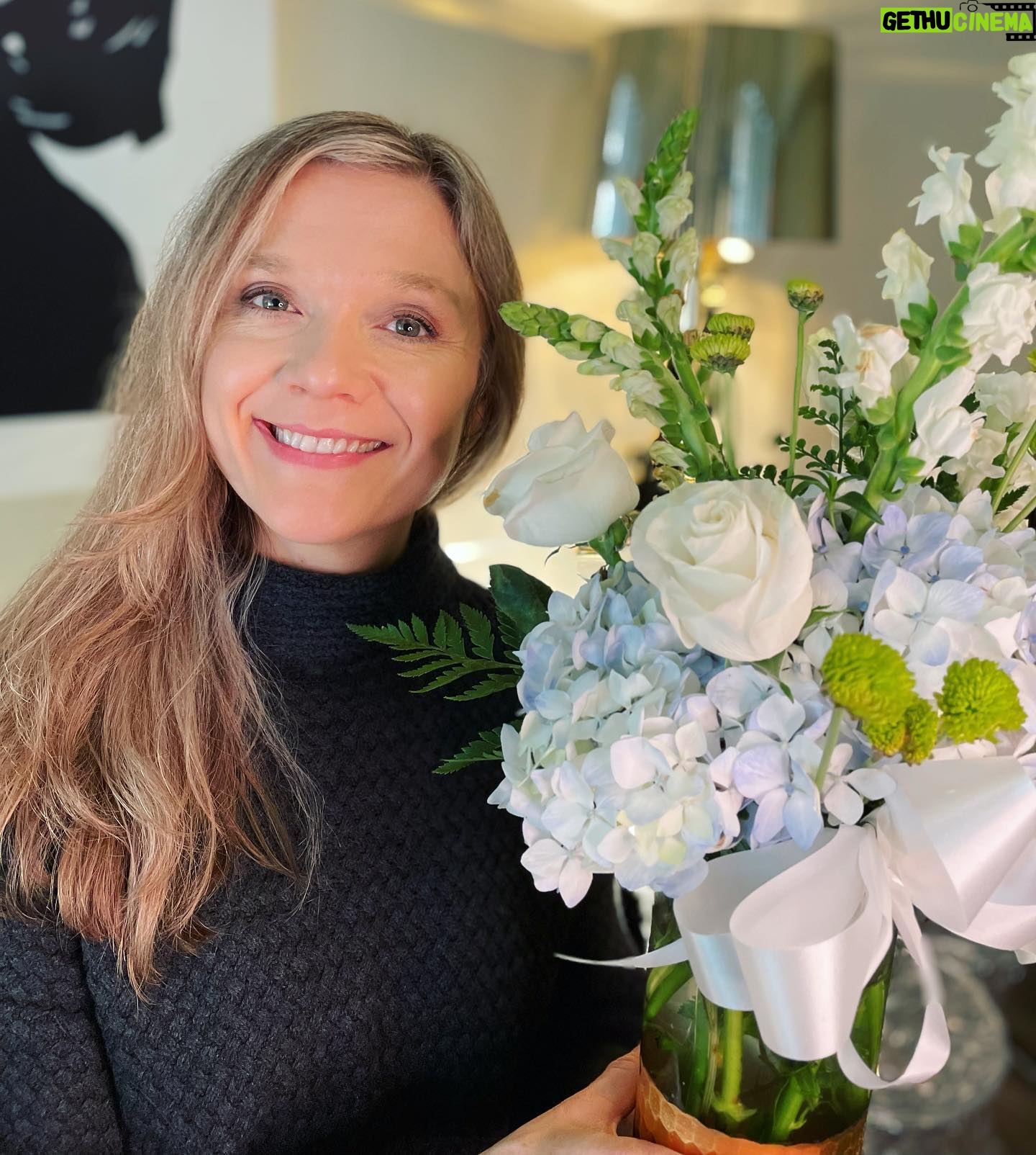 Ariana Richards - 3.7K Likes - Thanks so much @universalpictures ā these are beautiful! Sending hugs ā¤ļø
ā¢
ā¢
ā¢
ā¢
@amblin
#arianarichards
#artist
#jurassicpark
#jurassicworld