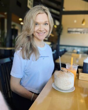 Ariana Richards Instagram - End of summer 1 ❤️
•
•
•
•
#arianarichards 
#artist