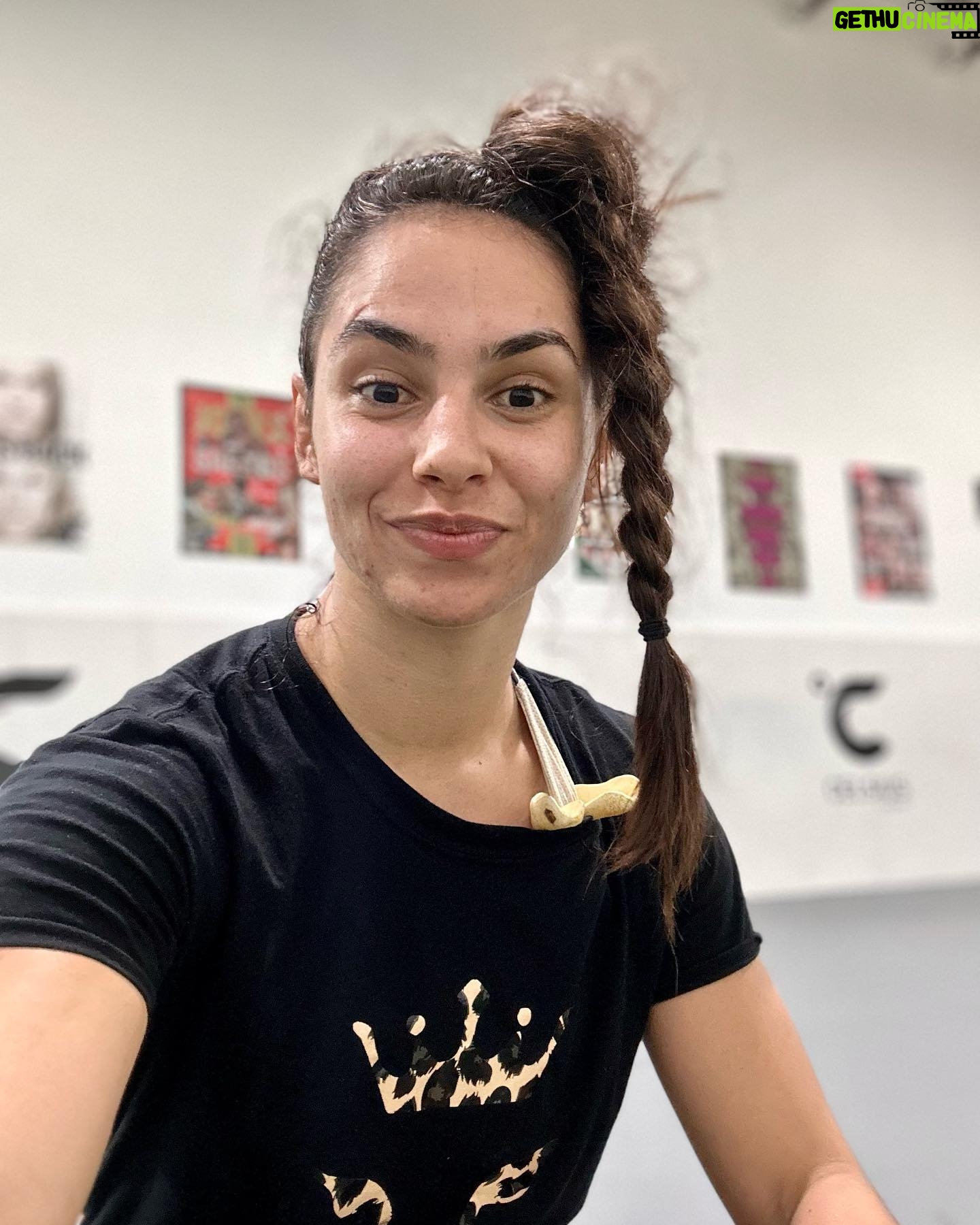Ariane Lipski - 4.3K Likes - MONDAY π₯ππΌπ
Uma foto real de um dia normal π
Boa semana galera!!