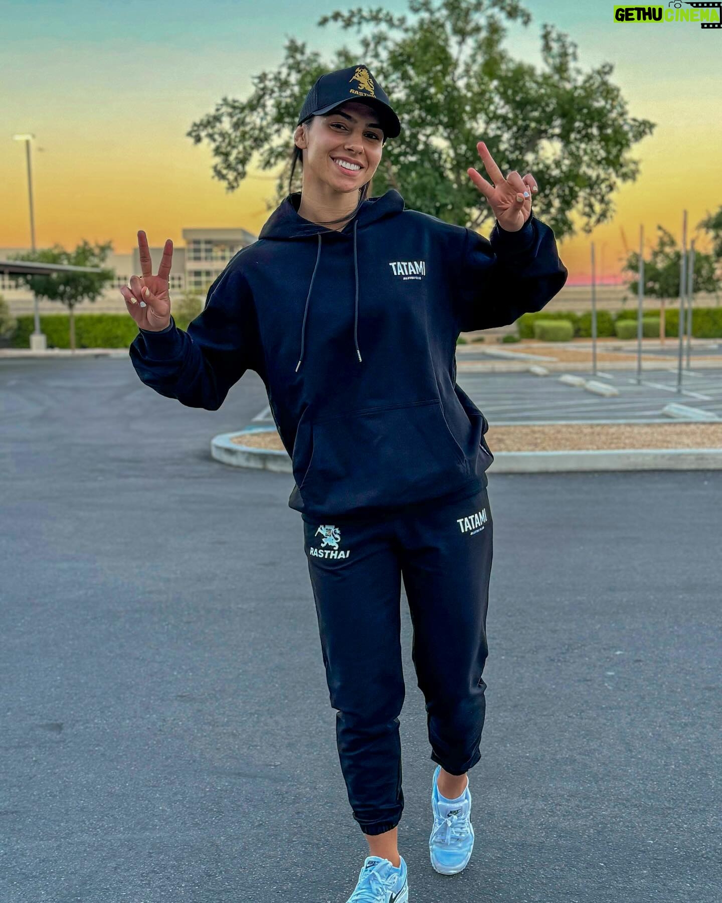 Ariane Lipski - 5.2K Likes - Back in Las Vegas, ready to start work π₯