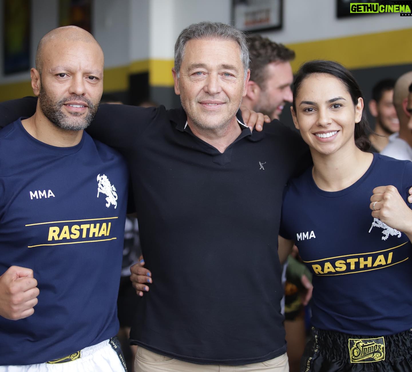 Ariane Lipski Instagram - Exame de graduação e reinauguração da @rasthaioficial 🦁🏆🙏🏼 Parabéns aos envolvidos nesse momento muito especial, parabéns ao meu professor, head coach/ marido @renatorasta e seu sócio @jhoaovinicius por mais essa conquista! Parabéns também aos novos graduados do time, em especial aos novos nível preta @williann_rafael e @douglassilva_personalfight 🏆🏆 Que Deus continue abençoando nossa academia e abençoado a vida de cada um que faz parte dessa família! Heeeey 🔥 #rasthaifamily 📸 @photofightbrasil