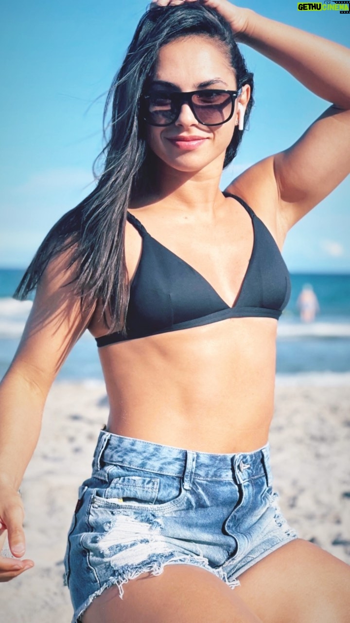 Ariane Lipski - 11.3K Likes - FL βοΈππ