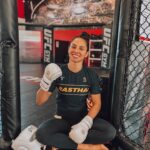 Ariane Lipski Instagram - Com risadinha vs Sem risadinha 😄 x 😐 Qual seu mood de hoje? #UFC296