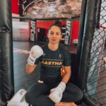 Ariane Lipski Instagram - Com risadinha vs Sem risadinha 😄 x 😐 Qual seu mood de hoje? #UFC296