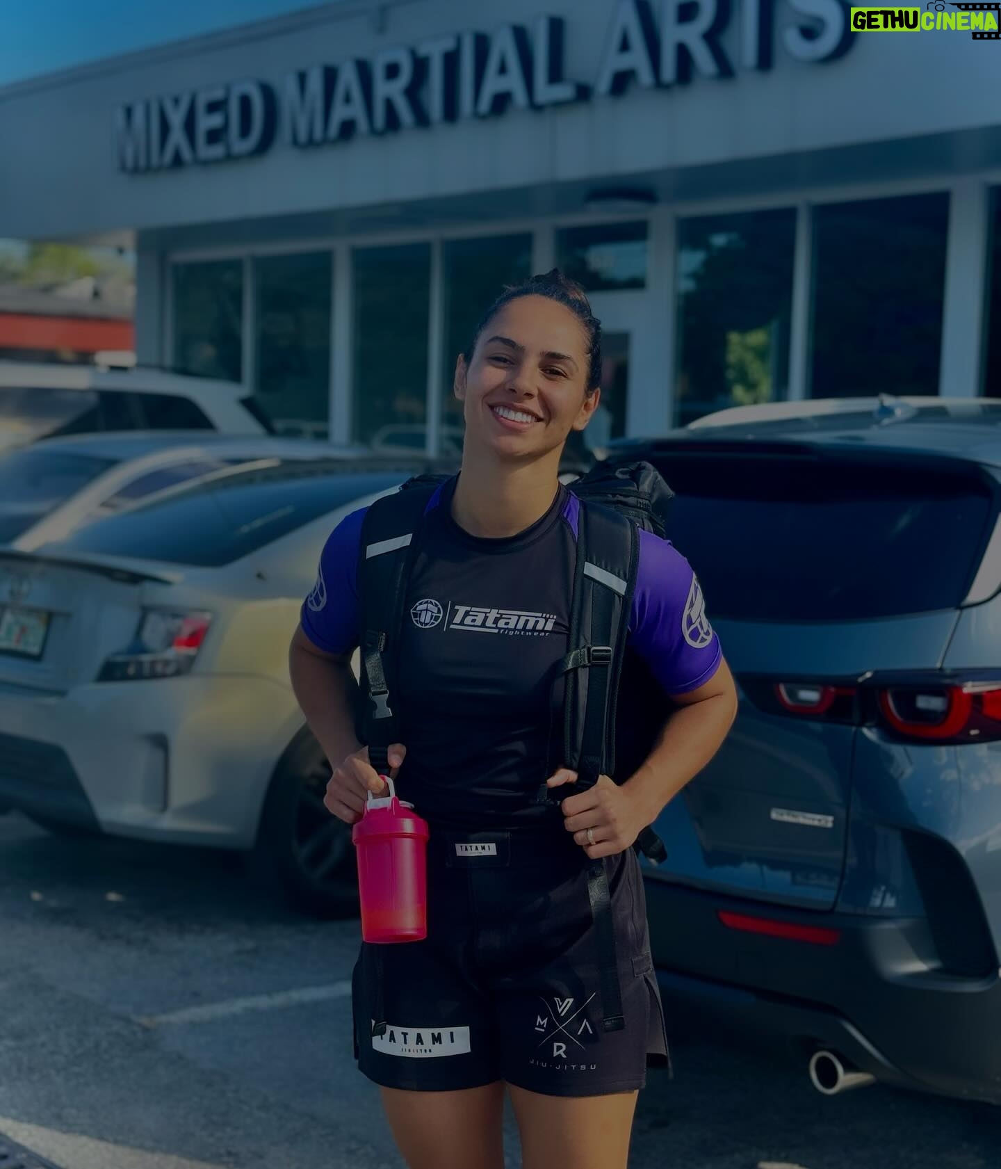 Ariane Lipski Instagram - ON MONDAY WE GRAPPLING πͺπΌππ₯ π 9 weeks to go! April 27th! Excited with one more training camp ππΌ LFG! π§π· Segunda feira Γ© dia de treino de grappling! Faltam 9 semanas para mais uma vez entrar no cage e mostrar minha evoluΓ§Γ£o! Feliz com mais esse training camp ππΌ
