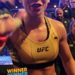Ariane Lipski Instagram - Parabéns @arianelipski! Mais uma vitória! 👊👏🔥 #ufcvegas76 #ufc #mma #wmma