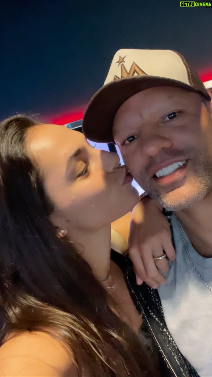 Ariane Lipski Instagram - HAPPY BIRTHDAY TO THE LOVE OF MY LIFE ❤️🥳🙏🏼 Feliz aniversário meu amor! Que todos os dias da sua vida sejam abençoados, iluminados e guiados por Deus! Tenho tanto orgulho de quem você é e de poder fazer parte da sua vida. Te amo muito e a cada dia esse amor cresce ainda mais em admiração, respeito e carinho! O aniversário é seu mas quem ganha o presente sou eu 😅🙌🏼