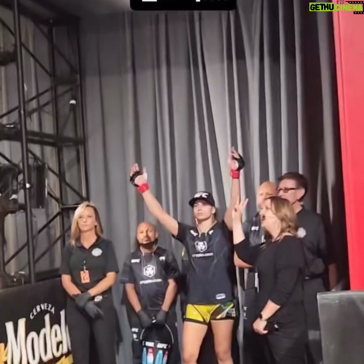 Ariane Lipski - 7.2K Likes - #tbt from my last fight week! π€©
Yes, we slept on the floor at the airport for one night π΄βοΈ , I got jealous of how easy Jasmine sleeps anywhere π
but we had so much fun anyway!
I can hardly wait for the next one!
#tbt da semana da luta!
Teve muito contra tempo, dormimos no chΓ£o do aeroporto, mas no final deu tudo certo!! π€©ππΌβ€οΈ JΓ‘ quero de novo!