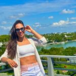 Ariane Lipski Instagram – 😎☀️🌊