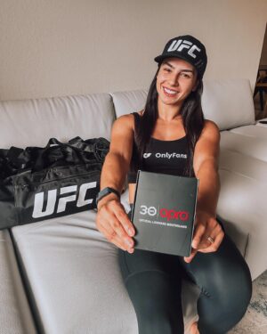Ariane Lipski Instagram - GIVEWAY LIVE TOMORROW 🤩
This kit of official UFC products could be yours! 

You’ll win a UFC bag, a UFC cap and a special mouthguard commemorating the UFC’s 30th anniversary. 

🚨 The draw will take place on my @onlyfans profile - Link in Bio 

• The live will start around 10Pm East Time 
I’ll go live as soon as the UFC starts. At the start of the event, I’ll start a live stream of the draw. 

 • Only those who participate in the live in the first 20 minutes will be entered into the giveaway. 
There will only be 30 minutes of live so stay tuned to take part at the scheduled time 😉

• The draw is valid anywhere in the world. The prizes will be sent to the winner.

I’ll be waiting for you 😍
See you tomorrow!