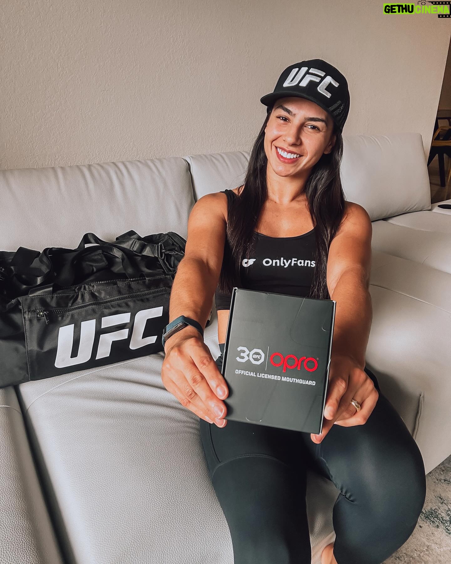 Ariane Lipski - 5.1K Likes - GIVEWAY LIVE TOMORROW π€©
This kit of official UFC products could be yours!
Youβll win a UFC bag, a UFC cap and a special mouthguard commemorating the UFCβs 30th anniversary.
π¨ The draw will take place on my @onlyfans profile - Link in Bio
β’ The live will start around 10Pm East Time
Iβll go live as soon as the UFC starts. At the start of the event, Iβll start a live stream of the draw.
β’ Only those who participate in the live in the first 20 minutes will be entered into the giveaway.
There will only be 30 minutes of live so stay tuned to take part at the scheduled time π
β’ The draw is valid anywhere in the world. The prizes will be sent to the winner.
Iβll be waiting for you π
See you tomorrow!
