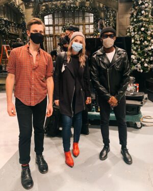 Arianna Powell Instagram - Christmas SNL with @dualipa 🎄🥰 Thank you @fender for this beauty of a strat ✨@grantzubritsky @dbxsupreme @theghostoperatingsystem @williambowerman @kemperamps_official @maisonvalentino @moody_leather #morecowbell 📸 @squish108
