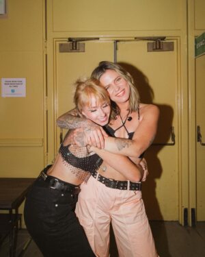 Arianna Powell Instagram - Two months of love, debauchery and childhood heros on @oliviarodrigo ‘s US #sourtour 🇺🇸🖤✨ .. feeling lucky to have joined such a loving, genuine artist & team .. andddd to have gotten to share a stage with @alanis at the Greek, @avrillavigne in Toronto, and a whole bus with just 4 other  awesome women 🥹🥹🥹 .. nostalgic today. See you soon Europe✨ 

@hayleybrownell @iamcamilamora @givememoa @daisyspencer 

📸 @deaniechen @donslens @baeth ✨