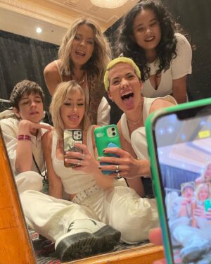 Arianna Powell Instagram - Special weekend playing the Grammys with 3x winner @oliviarodrigo 🏆🏆🏆 massive congrats to her & so inspiring to be there and experience it all with this rad group of women  @hayleybrownell @givememoa @iamcamilamora @daisyspencer 😌♥️ ooo and this @officialgretsch Falcon was insane !! 🌟✨ #oliviarodrigo #grammys2022 #sourtour2022 #gretsch