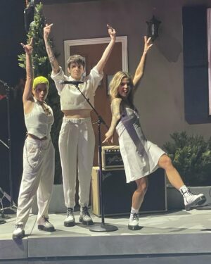 Arianna Powell Instagram - Special weekend playing the Grammys with 3x winner @oliviarodrigo 🏆🏆🏆 massive congrats to her & so inspiring to be there and experience it all with this rad group of women  @hayleybrownell @givememoa @iamcamilamora @daisyspencer 😌♥️ ooo and this @officialgretsch Falcon was insane !! 🌟✨ #oliviarodrigo #grammys2022 #sourtour2022 #gretsch